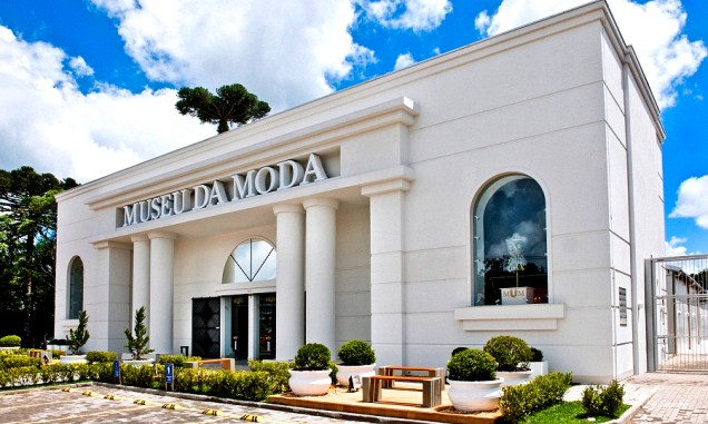 <strong><a href="https://viajeaqui.abril.com.br/estabelecimentos/br-rs-canela-atracao-museu-da-moda" rel="Museu da Moda, em Canela " target="_self">Museu da Moda, em Canela </a></strong> São cerca de 150 vestimentas contando a história de 4 mil anos da moda feminina, com destaque para as réplicas da Princesa Diana. <strong><a href="https://viajeaqui.abril.com.br/estabelecimentos/br-rs-canela-atracao-museu-da-moda" rel="Museu da Moda, em Canela " target="_self">Museu da Moda, em Canela </a></strong> São cerca de 150 vestimentas contando a história de 4 mil anos da moda feminina, com destaque para as réplicas da Princesa Diana.
