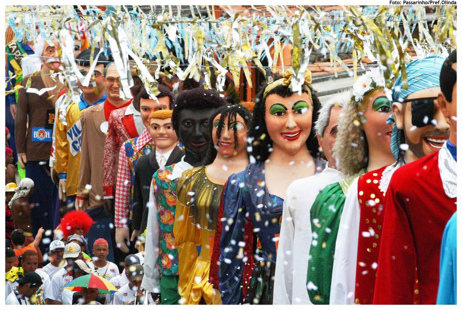 Na terça-feira de Carnaval, os principais bonecos gigantes de Olinda percorrem as ladeiras