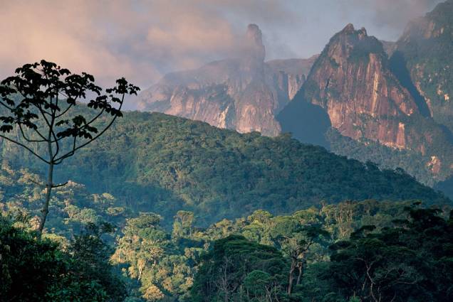 O Parque Nacional da Serra dos Órgãos é uma das mais bonitas paisagens brasileiras O Parque Nacional da Serra dos Órgãos é uma das mais bonitas paisagens brasileiras
