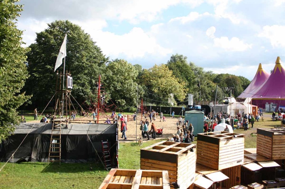 <strong>Noorderzon, Groningen</strong>        Em 11 dias, os espectadores podem conferir manifestações de teatro, artes plásticas dança e música.