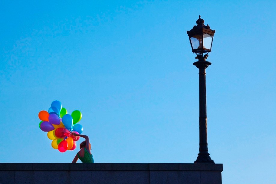 A pragmática e aberta sociedade sueca deu espaço para que Estocolmo promova uma das maiores paradas do orgulho LGBT do norte europeu, um evento que reúne dezenas de milhares de pessoas