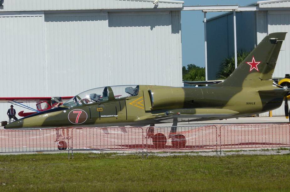 O jato modelo Aero L-39 Albatros foi desenvolvido na Tchecoslováquia durante os anos 1960 e hoje é amplamente utilizado por forças aéreas de vários países para treinamento de pilotos