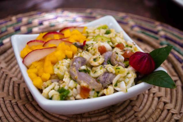 A entrada sugerida para o jantar no <a href="https://viajeaqui.abril.com.br/estabelecimentos/br-ba-salvador-restaurante-paraiso-tropical-001" rel="Paraíso Tropical"><strong>Paraíso Tropical</strong></a>, casa estrelada pelo GUIA QUATRO RODAS, é a salada Duka Maturi - lâminas de coco verde, pedaços de coco de oulicuri, manga e biribiri A entrada sugerida para o jantar no <a href="https://viajeaqui.abril.com.br/estabelecimentos/br-ba-salvador-restaurante-paraiso-tropical-001" rel="Paraíso Tropical"><strong>Paraíso Tropical</strong></a>, casa estrelada pelo GUIA QUATRO RODAS, é a salada Duka Maturi - lâminas de coco verde, pedaços de coco de oulicuri, manga e biribiri