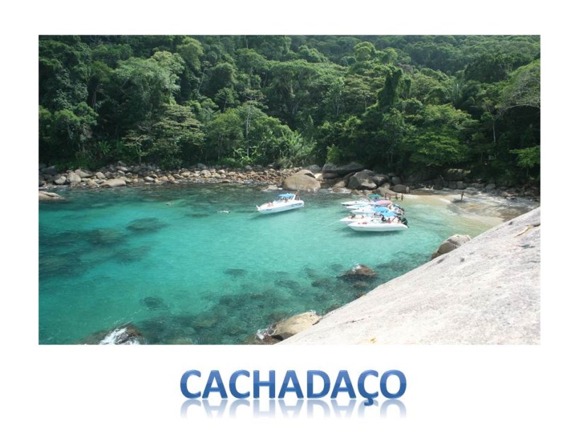 <strong>12. Passeio de Lancha em Ilha Grande</strong>Boa opção para quem tem pouco tempo na ilha: dá para conhecer várias praias e pontos de mergulho em um só passeio. Há opções de roteiros personalizados e de rotas já tradicionais, como o Volta à Ilha, com paradas em belas praias – como a do <strong>Cachadaço </strong><em>(foto)</em> – durante o percurso que contorna a ilha. <a href="https://www.avanttour.com.br" rel="Agência Avant Tour" target="_blank">Agência Avant Tour</a>, 21/99222-8602.