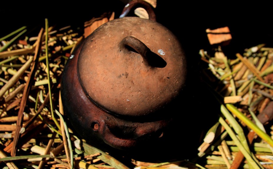 A Pachamanca é o prato mais tradicional dos Andes. Os alimentos são cozidos sobre pedras quentes e colocados dentro da terra, em reverência a Pachamama (Madre Tierra), em panelas de barro. Uma deliciosa e autêntica experiência