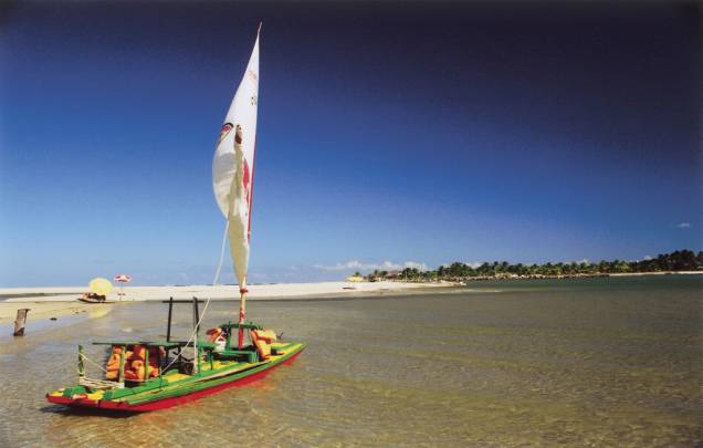 Pontal de Maracaípe, de onde saem os passeios de jangada pelo Rio Maracaípe, uma das atrações de Porto de Galinhas Pontal de Maracaípe, de onde saem os passeios de jangada pelo Rio Maracaípe, uma das atrações de Porto de Galinhas