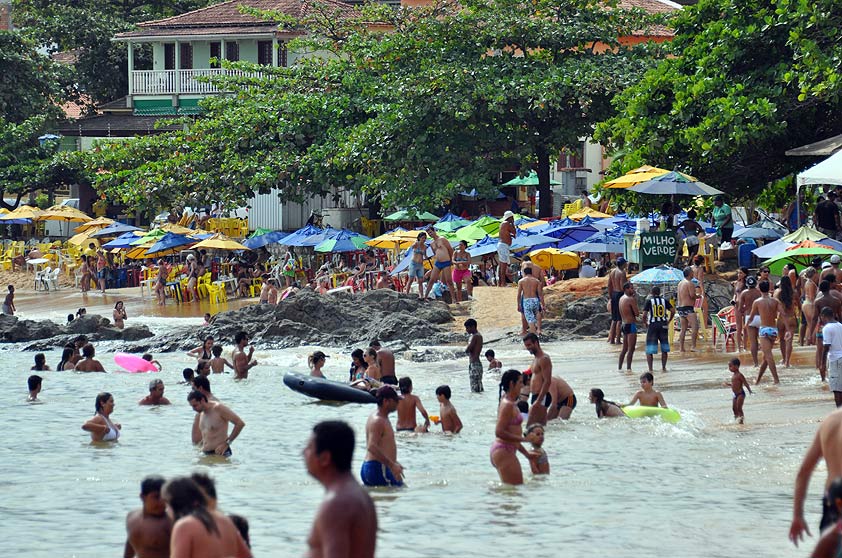 Praia da Areia Preta, na cidade