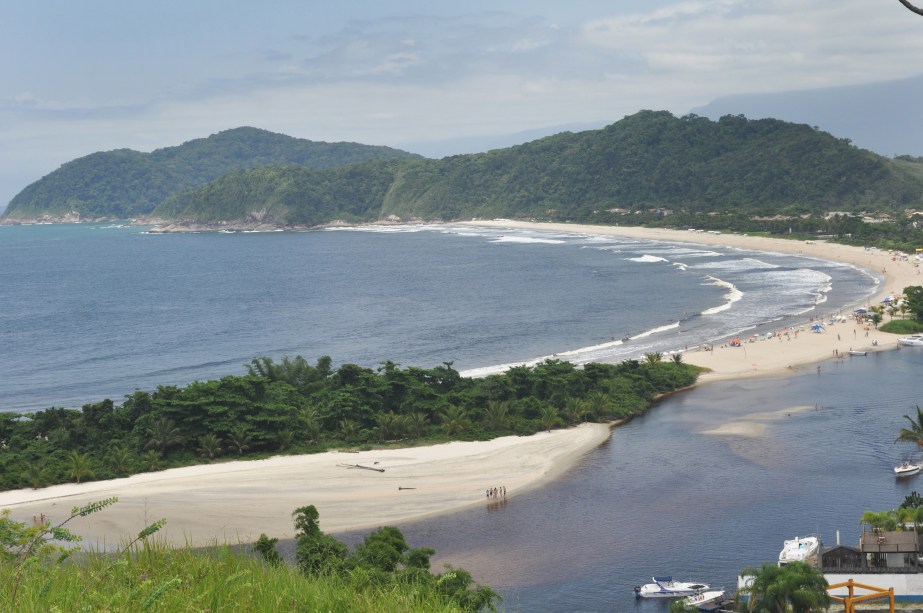 Praia da Barra do Una, São Sebastião, onde está a foz de rio homônimo