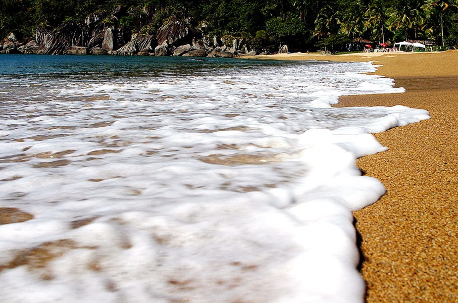 A <strong>Praia Jabaquara</strong> é a última praia com acesso de carro, ao norte de Ilhabela (SP)