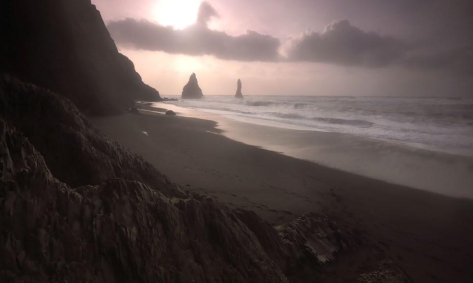 A beleza das praias vulcânicas na <a href="https://viajeaqui.abril.com.br/paises/finlandia" rel="Finlândia" target="_self">Finlândia</a>