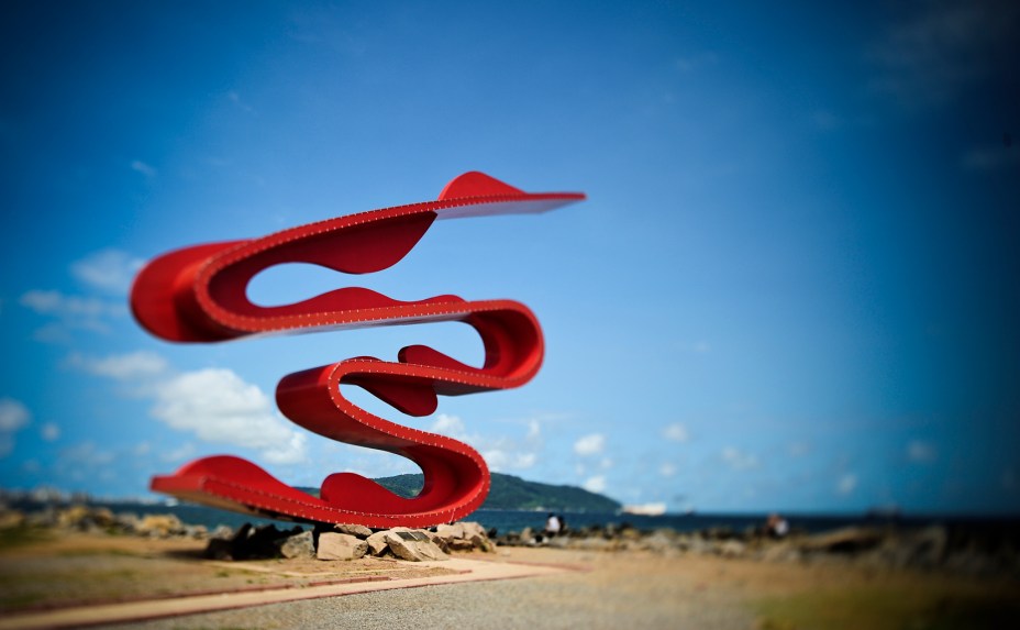 Monumento de Tomie Ohtake em homenagem a imigração japonesa no Brasil, no Parque do Emissário