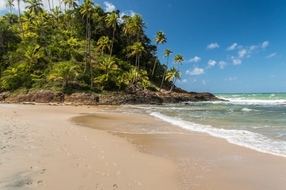 <strong>Prainha, Itacaré</strong> Prepare-se para um cenário encantador e inesquecível: com uma longa faixa de areia plana, ideal para caminhadas e banhos de sol, a praia oferece um vislumbre dos belos morros cobertos pela Mata Atlântica. <a href="https://www.booking.com/searchresults.pt-br.html?aid=332455&sid=605c56653290b80351df808102ac423d&sb=1&src=searchresults&src_elem=sb&error_url=https%3A%2F%2Fwww.booking.com%2Fsearchresults.pt-br.html%3Faid%3D332455%3Bsid%3D605c56653290b80351df808102ac423d%3Bcity%3D-676554%3Bclass_interval%3D1%3Bdest_id%3D-669418%3Bdest_type%3Dcity%3Bdtdisc%3D0%3Bfrom_sf%3D1%3Bgroup_adults%3D2%3Bgroup_children%3D0%3Binac%3D0%3Bindex_postcard%3D0%3Blabel_click%3Dundef%3Bno_rooms%3D1%3Boffset%3D0%3Bpostcard%3D0%3Braw_dest_type%3Dcity%3Broom1%3DA%252CA%3Bsb_price_type%3Dtotal%3Bsearch_selected%3D1%3Bsrc%3Dsearchresults%3Bsrc_elem%3Dsb%3Bss%3DSanto%2520Andr%25C3%25A9%252C%2520Bahia%252C%2520Brasil%3Bss_all%3D0%3Bss_raw%3DSanto%2520Andr%25C3%25A9%3Bssb%3Dempty%3Bsshis%3D0%3Bssne_untouched%3DTrancoso%26%3B&ss=Prainha%2C+Itacar%C3%A9%2C+Bahia%2C+Brasil&ssne=Santo+Andr%C3%A9&ssne_untouched=Santo+Andr%C3%A9&city=-669418&checkin_monthday=&checkin_month=&checkin_year=&checkout_monthday=&checkout_month=&checkout_year=&group_adults=2&group_children=0&no_rooms=1&from_sf=1&ss_raw=Prainha%C2%A0&ac_position=2&ac_langcode=xb&dest_id=249280&dest_type=landmark&place_id_lat=-14.3089288055115&place_id_lon=-38.9892768859863&search_pageview_id=6f0a923dbdbc00ad&search_selected=true&search_pageview_id=6f0a923dbdbc00ad&ac_suggestion_list_length=5&ac_suggestion_theme_list_length=0" target="_blank" rel="noopener"><em>Busque hospedagens em Prainha </em></a>