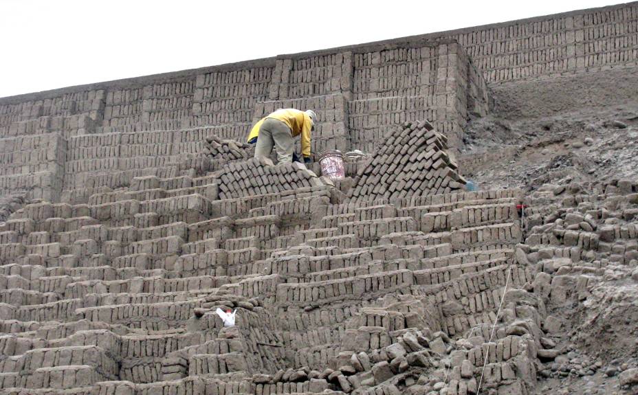 O trabalho arqueológico teve início em 1981