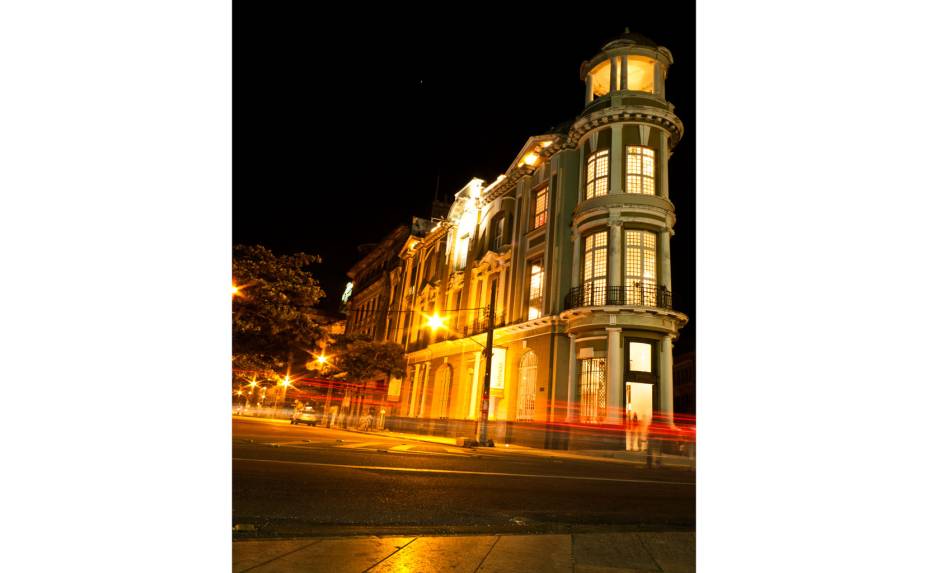 <a href="https://viajeaqui.abril.com.br/estabelecimentos/br-pe-recife-atracao-recife-antigo" rel="Santander Cultural:"><strong>Santander Cultural:</strong></a> espaço cultural que alia exposições periódicas de arte com shows e exibições de filmes