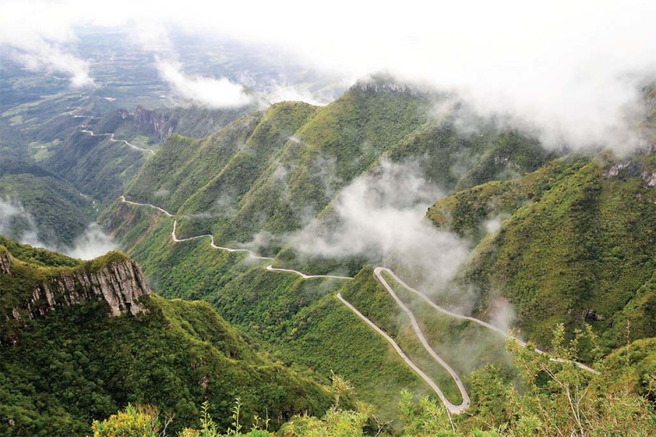 Melhor vencer as curvas da estrada da Serra do Rio do Rastro antes do vinho