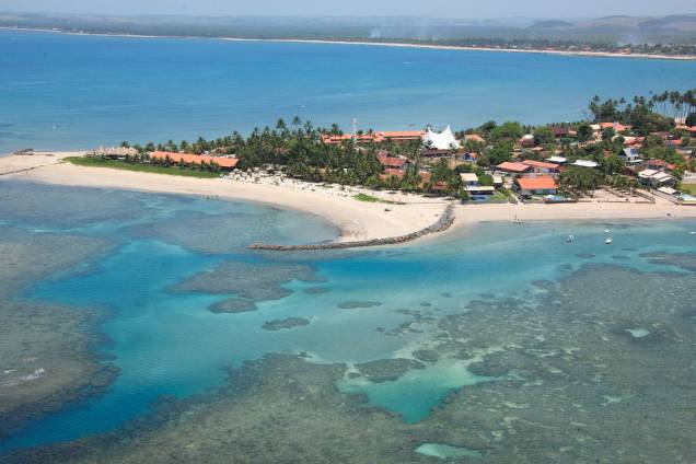 <a href="https://viajeaqui.abril.com.br/estabelecimentos/br-pe-porto-de-galinhas-hospedagem-serrambi-resort" rel="Serrambi Resort" target="_blank"><strong>Serrambi Resort</strong></a> Com uma grande diversidade de atividades aquáticas, o Serrambi é uma boa opção para os turistas interessados em um pouco mais de aventura, mesmo em um resort. O hotel promove passeios de barco e jet ski para Porto de Galinhas, Ilha de Santo Aleixo, Praia dos Carneiros, Praia do Manguezal e piscinas naturais. Além disso, oferece equipamentos para mergulhadores iniciantes ou profissionais. <a href="https://viajeaqui.abril.com.br/estabelecimentos/br-pe-porto-de-galinhas-hospedagem-serrambi-resort" rel="Serrambi Resort" target="_blank"><strong>Serrambi Resort</strong></a> Com uma grande diversidade de atividades aquáticas, o Serrambi é uma boa opção para os turistas interessados em um pouco mais de aventura, mesmo em um resort. O hotel promove passeios de barco e jet ski para Porto de Galinhas, Ilha de Santo Aleixo, Praia dos Carneiros, Praia do Manguezal e piscinas naturais. Além disso, oferece equipamentos para mergulhadores iniciantes ou profissionais.