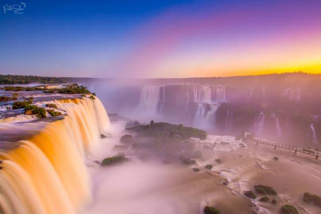 <a href="https://viajeaqui.abril.com.br/cidades/br-pr-foz-do-iguacu" rel="Foz do Iguaçu (PR) " target="_blank"><strong>Foz do Iguaçu (PR) </strong></a> Um dos grandes tesouros do planeta Terra é paranaense. Nomeado Patrimônio da Humanidade pela Unesco em 1986, o <a href="https://viajeaqui.abril.com.br/estabelecimentos/br-pr-foz-do-iguacu-atracao-parque-nacional-do-iguacu-brasil" rel="Parque Nacional do Iguaçu" target="_blank">Parque Nacional do Iguaçu</a> permite que seus visitantes tenham uma vista privilegiada do espetáculo que são as Cataratas <em><a href="https://www.booking.com/city/br/foz-do-iguacu.pt-br.html?aid=332455;label=viagemabril-voltapelobrasil;sid=100905e7c5cee8012cfccf4c45e8f912;dcid=4" rel="Veja hotéis em Foz do Iguaçu no booking.com" target="_blank">Veja hotéis em Foz do Iguaçu no booking.com</a></em> <a href="https://viajeaqui.abril.com.br/cidades/br-pr-foz-do-iguacu" rel="Foz do Iguaçu (PR) " target="_blank"><strong>Foz do Iguaçu (PR) </strong></a> Um dos grandes tesouros do planeta Terra é paranaense. Nomeado Patrimônio da Humanidade pela Unesco em 1986, o <a href="https://viajeaqui.abril.com.br/estabelecimentos/br-pr-foz-do-iguacu-atracao-parque-nacional-do-iguacu-brasil" rel="Parque Nacional do Iguaçu" target="_blank">Parque Nacional do Iguaçu</a> permite que seus visitantes tenham uma vista privilegiada do espetáculo que são as Cataratas <em><a href="https://www.booking.com/city/br/foz-do-iguacu.pt-br.html?aid=332455;label=viagemabril-voltapelobrasil;sid=100905e7c5cee8012cfccf4c45e8f912;dcid=4" rel="Veja hotéis em Foz do Iguaçu no booking.com" target="_blank">Veja hotéis em Foz do Iguaçu no booking.com</a></em>