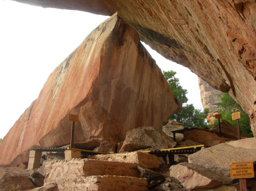 O segundo sítio mais importante do parque, o Baixão do Sítio do Meio tem figuras rupestres datadas de mais de 12 mil anos