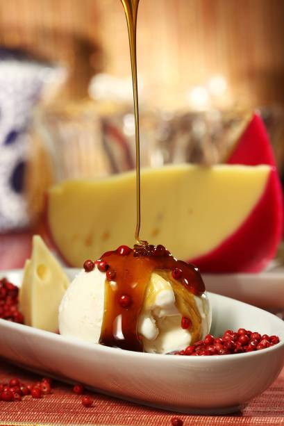 <a href="https://viajeaqui.abril.com.br/estabelecimentos/br-sp-sao-paulo-restaurante-damp" rel="Damp"><strong>Damp</strong></a><br />  <br />  A tradicional sorveteria no bairro do Ipiranga, em <a href="https://viajeaqui.abril.com.br/cidades/br-sp-sao-paulo" rel="São Paulo">São Paulo</a>, serve mais de 100 sabores. Além dos convencionais, há alguns exóticos, como queijo cuia, <strong>melaço de cana e pimenta rosa</strong> (foto), água de rosas (oriundo da culinária do Líbano, o sorvete é produzido com água destilada de pétalas de rosas), manjericão, creme com pimenta dedo de moça e capim santo. A loja tem filial na Vila Leopoldina (<em>Rua Bela Nápoles, 29, Vila Leopoldina, São Paulo)</em>