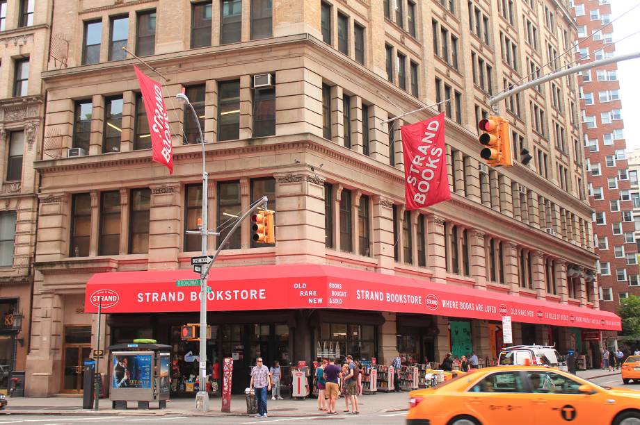 <strong>Strand Bookstore </strong><em>(828, Broadway) </em>    Os amantes da literature podem reservar pelo menos uma tarde inteira para aproveitar a gigantesca variedade de livros novos e usados. Acredite: as prateleiras de livros somam uma distância que chega próxima dos 30 mil quilômetros