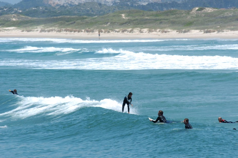 <strong>6º lugar - Joaquina, em Florianópolis (SC)</strong><br /><br /><a href="https://viajeaqui.abril.com.br/estabelecimentos/br-sc-florianopolis-atracao-praia-joaquina" rel="Praia Joaquina">Praia Joaquina</a>, em <a href="https://viajeaqui.abril.com.br/cidades/br-sc-florianopolis" rel="Florianópolis">Florianópolis</a> (SC): na água, surfistas, nas dunas, praticantes de sandboard