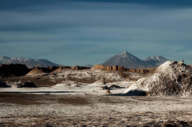 <strong>SETE NOITES SIMPLES </strong>Os termômetros chegam a baixar de zero no inverno do <a href="https://viajeaqui.abril.com.br/cidades/chile-san-pedro-de-atacama" rel="Atacama" target="_self">Atacama</a>, em que a amplitude térmica é típica dos desertos. Com a proximidade do verão, porém, as temperaturas médias sobem, proporcionando condições mais agradáveis para explorar suas paisagens multicoloridas. Gêiseres, vulcões e lagos estão entre as atrações que merecem ser visitadas durante as sete noites no econômico <a href="https://bit.ly/ don_s" rel="Don Sebastian" target="_blank">Don Sebastian</a>, em San Pedro, vilarejo-base para conhecer o deserto<strong>QUANDO:</strong> Em 29 de novembro<strong>QUEM LEVA:</strong> A <a href="https://bit.ly/dclar" rel="Decolar" target="_blank">Decolar</a><strong>QUANTO:</strong> US$ 606 <strong>SETE NOITES SIMPLES </strong>Os termômetros chegam a baixar de zero no inverno do <a href="https://viajeaqui.abril.com.br/cidades/chile-san-pedro-de-atacama" rel="Atacama" target="_self">Atacama</a>, em que a amplitude térmica é típica dos desertos. Com a proximidade do verão, porém, as temperaturas médias sobem, proporcionando condições mais agradáveis para explorar suas paisagens multicoloridas. Gêiseres, vulcões e lagos estão entre as atrações que merecem ser visitadas durante as sete noites no econômico <a href="https://bit.ly/ don_s" rel="Don Sebastian" target="_blank">Don Sebastian</a>, em San Pedro, vilarejo-base para conhecer o deserto<strong>QUANDO:</strong> Em 29 de novembro<strong>QUEM LEVA:</strong> A <a href="https://bit.ly/dclar" rel="Decolar" target="_blank">Decolar</a><strong>QUANTO:</strong> US$ 606
