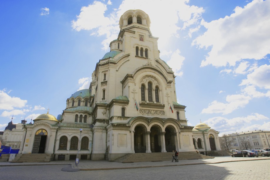 Erguida em homenagem aos soldados russos, que caíram durante a invasão dos otomanos na Idade Média, a Catedral de Alexandre Nevsky é ricamente decorada