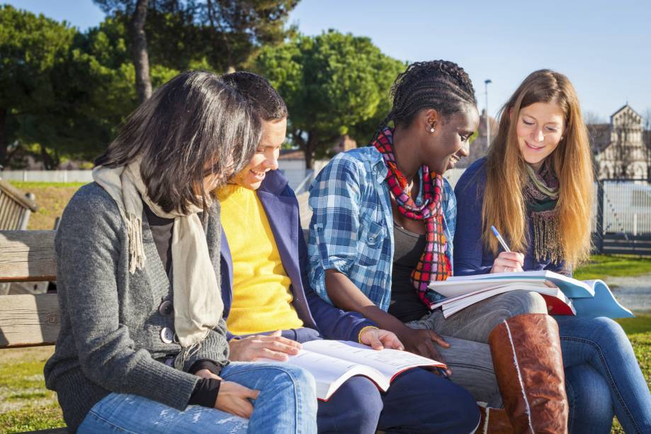 <strong>Melhor Operadora de Cursos no Exterior: <a href="https://www.stb.com.br/" rel="STB Intercâmbio" target="_blank">STB Intercâmbio</a></strong>