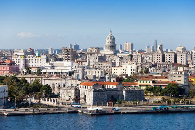 Vista do centro velho de Havana, a partir da baía Vista do centro velho de Havana, a partir da baía