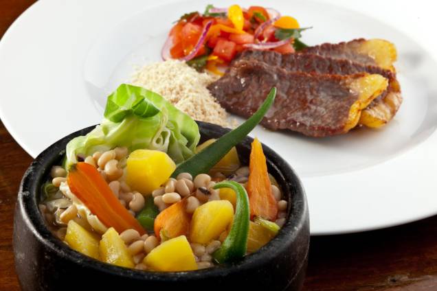 O estrelado <a href="https://viajeaqui.abril.com.br/estabelecimentos/br-sp-sao-paulo-restaurante-tordesilhas" rel="Tordesilhas"><strong>Tordesilhas</strong></a>, casa especializada em cozinha brasileira, vai servir durante a Restaurant Week de São Paulo uma carne de sol grelhada em manteiga de garrafa, cozidinho de feijão fradinho com vegetais e farofa tostada O estrelado <a href="https://viajeaqui.abril.com.br/estabelecimentos/br-sp-sao-paulo-restaurante-tordesilhas" rel="Tordesilhas"><strong>Tordesilhas</strong></a>, casa especializada em cozinha brasileira, vai servir durante a Restaurant Week de São Paulo uma carne de sol grelhada em manteiga de garrafa, cozidinho de feijão fradinho com vegetais e farofa tostada