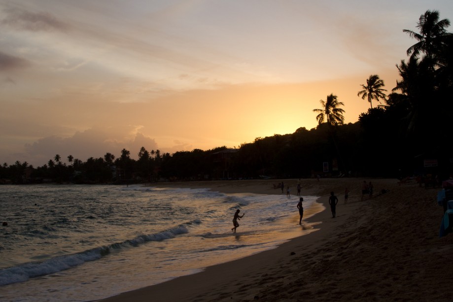 Praia próxima a Unawatuna, no sudoeste do <a href="https://gutenberg.viagemeturismo.abril.com.br/paises/sri-lanka/">Sri Lanka</a>, o antigo Ceilão