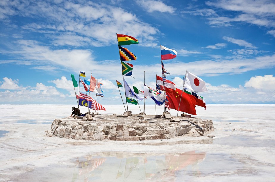 <strong>1. Deserto da Namíbia</strong>                                                Acácias reduzidas a troncos retorcidos pelo clima árido do deserto podem ser vistas, principalmente, no parque Namib-Naukluft - apesar de não parecer, há muita vida selvagem no deserto, e tribos humanas, como a Himba, também compõem a paisagem