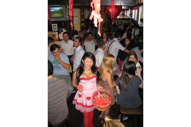 O Omalley’s vai dar uma forcinha para os solteiros com a “estúpida cupida” que distribuirá correio elegante durante o dia dos namorados (12) O Omalley’s vai dar uma forcinha para os solteiros com a “estúpida cupida” que distribuirá correio elegante durante o dia dos namorados (12)