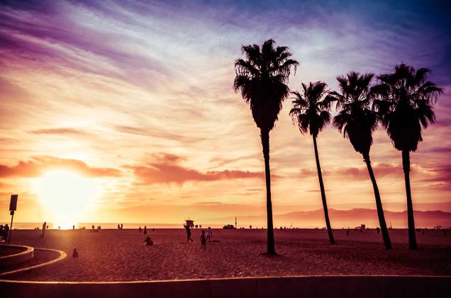 <strong><a href="https://viajeaqui.abril.com.br/cidades/estados-unidos-los-angeles" rel="Los Angeles, EUA" target="_blank">Los Angeles, EUA</a> - Cinco noites em hotel simples</strong>Cinco noites econômicas no <a href="https://hollywoodinnexpresssouth.com" rel="Hollywood Inn Express South" target="_blank">Hollywood Inn Express South</a>. Em 20/6.<strong>Quem leva?</strong> <a href="https://hollywoodinnexpresssouth.com" rel="SUBMARINO" target="_blank">SUBMARINO</a> (11/4003-9888), desde US$ 1 072 <strong><a href="https://viajeaqui.abril.com.br/cidades/estados-unidos-los-angeles" rel="Los Angeles, EUA" target="_blank">Los Angeles, EUA</a> - Cinco noites em hotel simples</strong>Cinco noites econômicas no <a href="https://hollywoodinnexpresssouth.com" rel="Hollywood Inn Express South" target="_blank">Hollywood Inn Express South</a>. Em 20/6.<strong>Quem leva?</strong> <a href="https://hollywoodinnexpresssouth.com" rel="SUBMARINO" target="_blank">SUBMARINO</a> (11/4003-9888), desde US$ 1 072