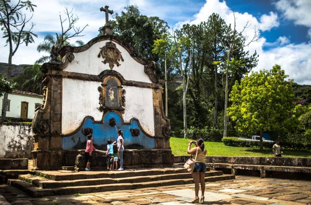 O <strong>Chafariz de São José</strong> tem três fontes, cujas funções originais eram fornecer água potável para a população (a da frente), servir como local para lavar roupas (ao lado) e como bebedouro de animais (na parte de trás) O <strong>Chafariz de São José</strong> tem três fontes, cujas funções originais eram fornecer água potável para a população (a da frente), servir como local para lavar roupas (ao lado) e como bebedouro de animais (na parte de trás)
