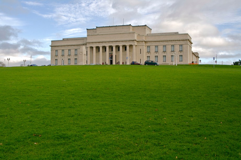 O Auckland Museum é o mais antigo do país, com três andares de arte do Pacífico e muita cultura maiori