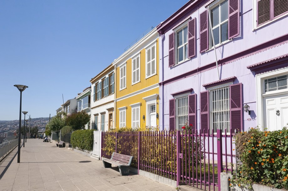 Declarada Patrimônio Cultural da Humanidade pela Unesco, Valparaíso é uma cidade charmosa com suas casinhas coloridas penduradas nas encostas sobre o mar