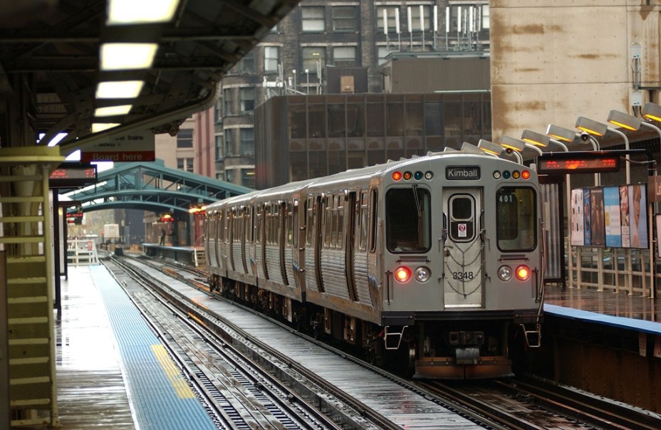 O sistema de transporte de Chicago é bem antigo e funciona bem na região do Loop