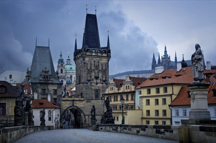 Ponte Carlos em Praga, com o Castelo ao fundo