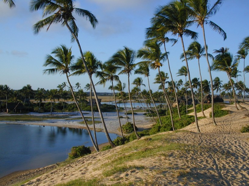  Aldeia hippie na Praia de Arembepe, na Bahia