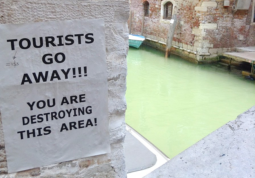 Cartaz-veneza-turistas-vão-embora