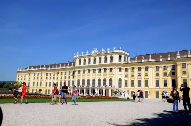 O Schönbrunn serviu como residência do imperador Franz Joseph I e sua esposa Sissi, um dos mais emblemáticos casais reais da virada do século 19 para 20. Parte de seus aposentos estão preservados tal como deixados por eles O Schönbrunn serviu como residência do imperador Franz Joseph I e sua esposa Sissi, um dos mais emblemáticos casais reais da virada do século 19 para 20. Parte de seus aposentos estão preservados tal como deixados por eles
