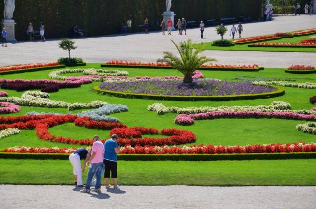 Jardim Grand Parterre, no Palácio Schönbrunn Jardim Grand Parterre, no Palácio Schönbrunn