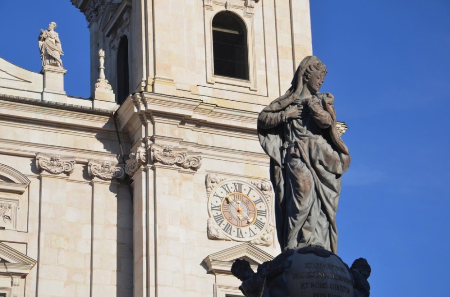 A catedral de Salzburgo foi construída no século 17 em estilo barroco. Mozart foi batizado em seus recintos