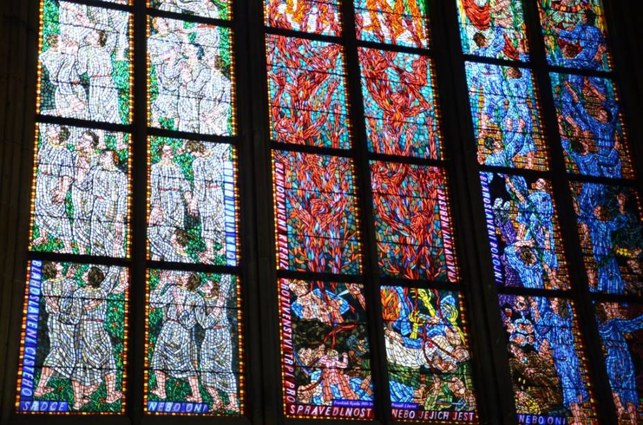 Vitral na Catedral de São Vito, no Castelo de Praga