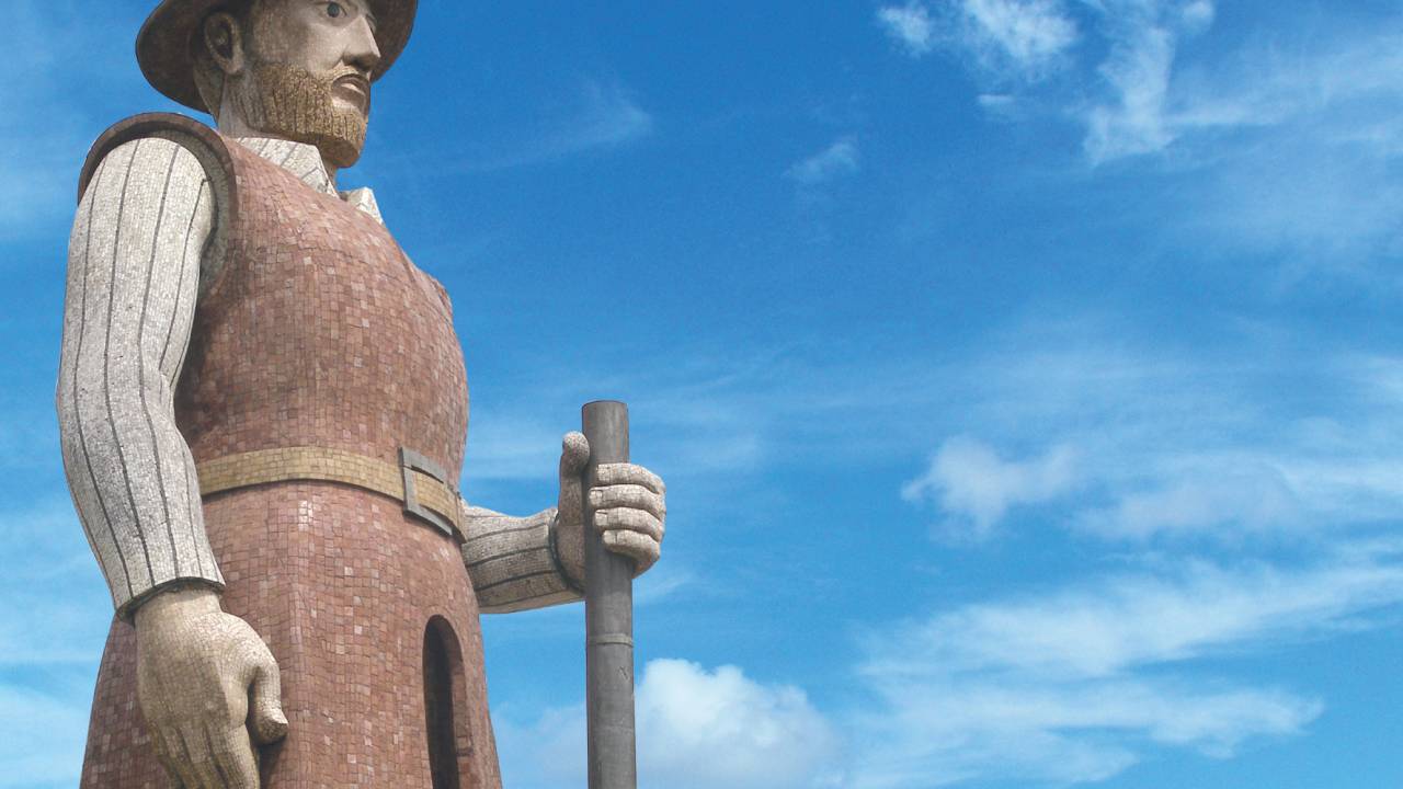 Estátua de Borba Gato, do escultor Julio Guerra (1912-2001), no bairro de Santo