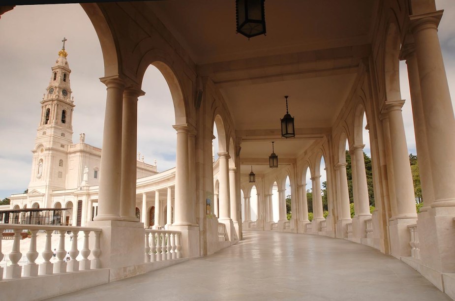 Peregrinos católicos de todas as partes do mundo visitam Fátima 