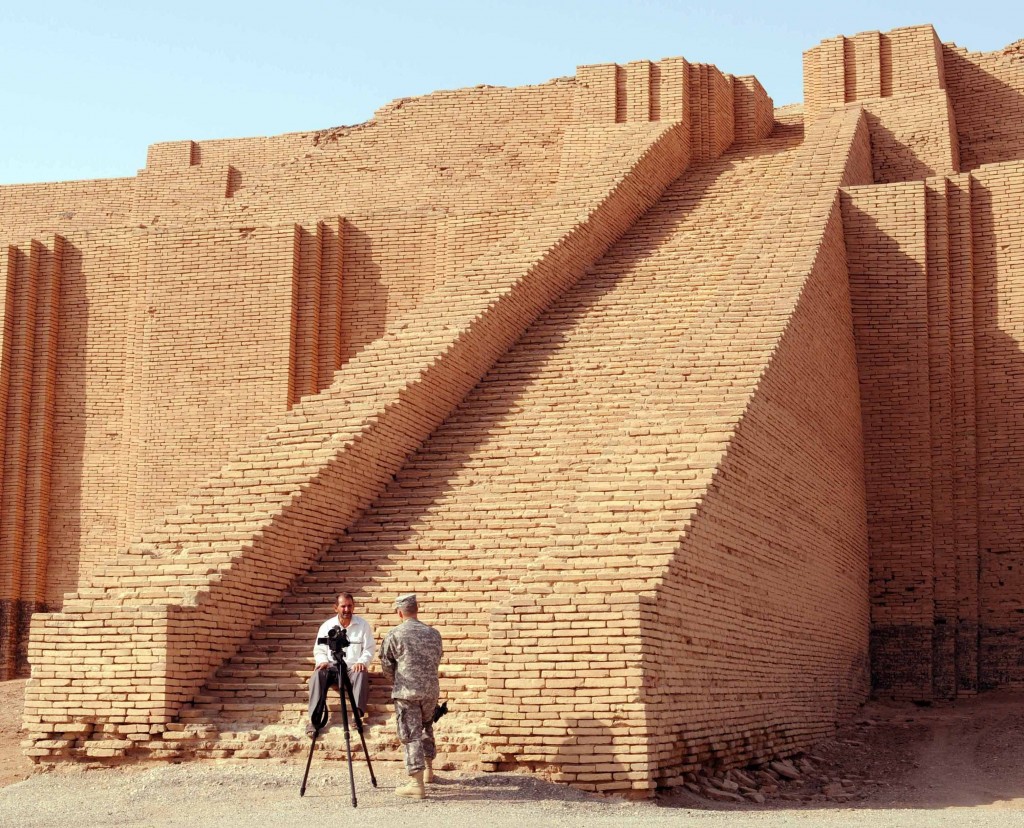 O Grande Zigurate de Ur, um antigo templo mesopotâmico (foto: mnfiraq)