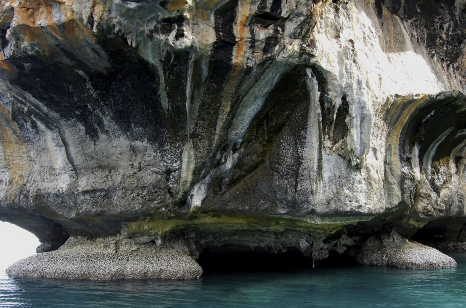 Paredão na ilha de Koh Phi Phi Leh