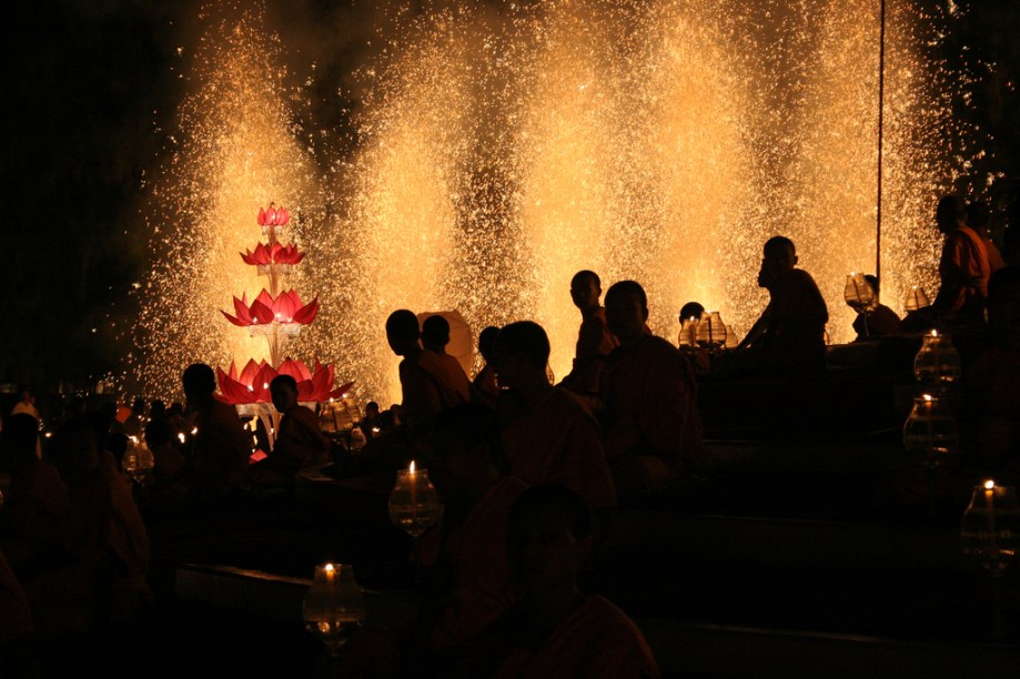 O Loi kratongs é o famoso festival das lanternas de Chiang Mai